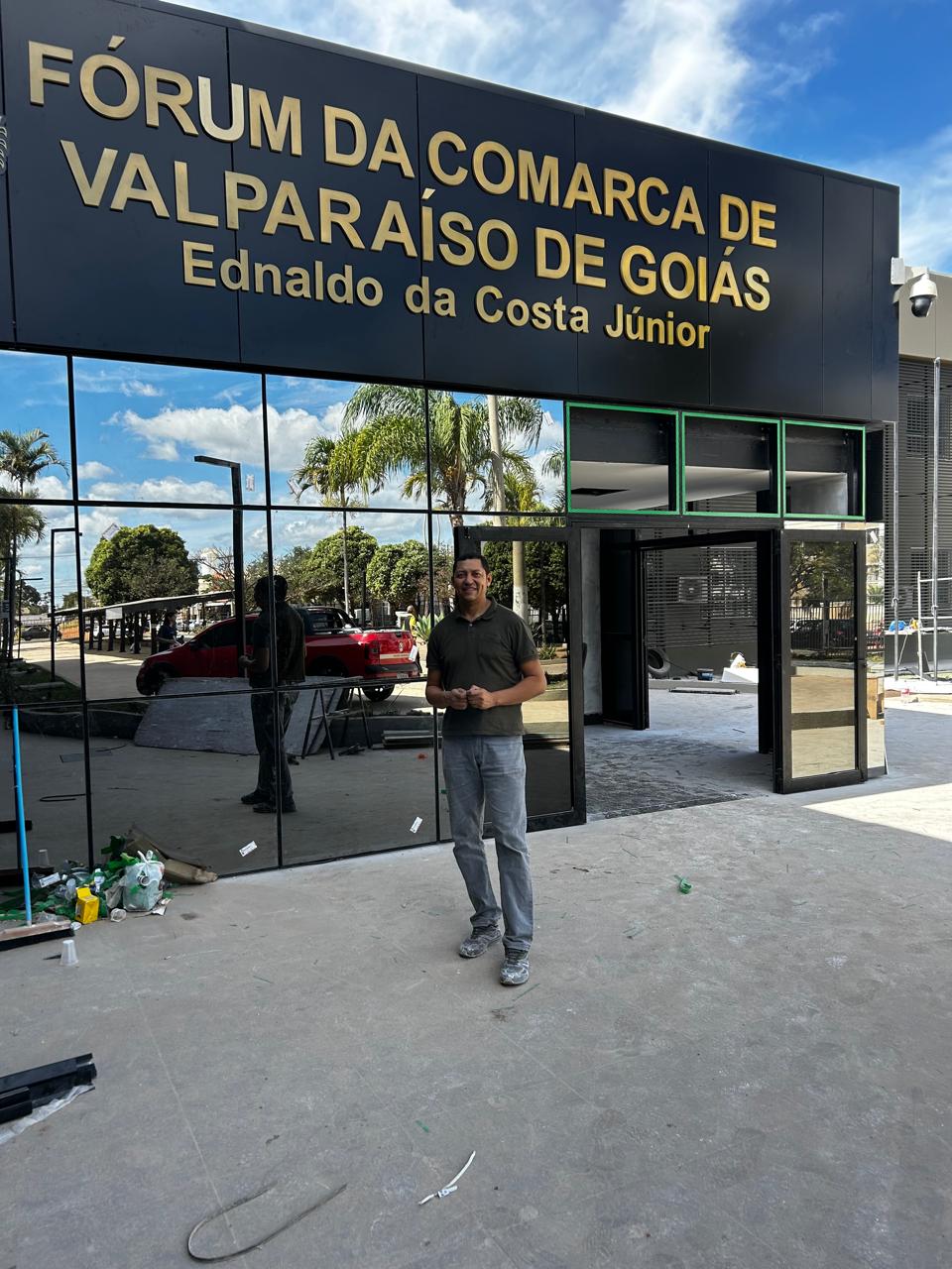Fórum da Comarca de Valparaíso de Goiás pintado pela Edifica Pinturas